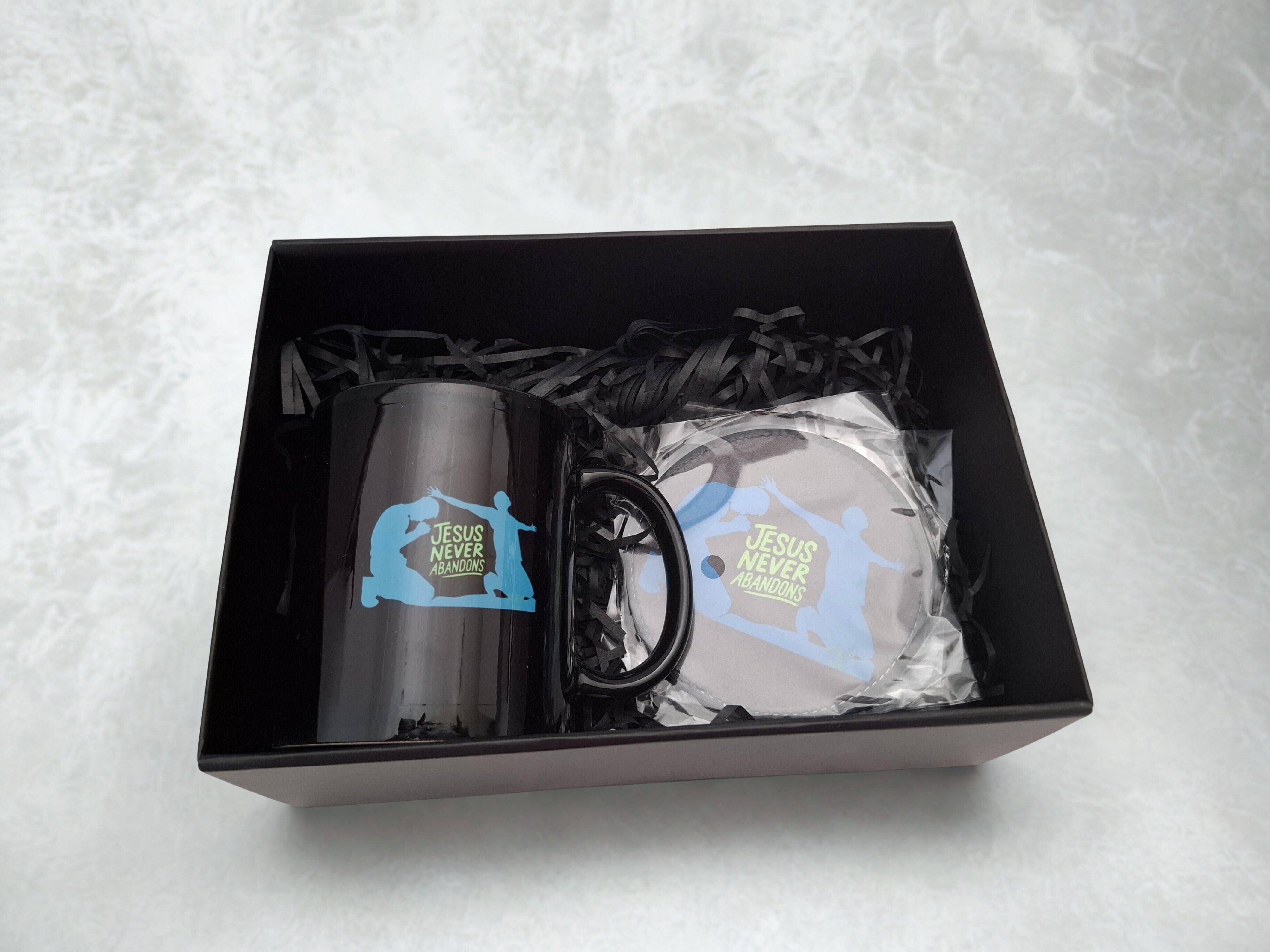 "Jesus never abandons"  mug and 2pc coaster set